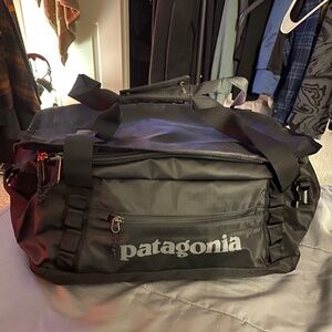 PATAGONIA- BLACK HOLE DUFFEL 40L !!NEW!!